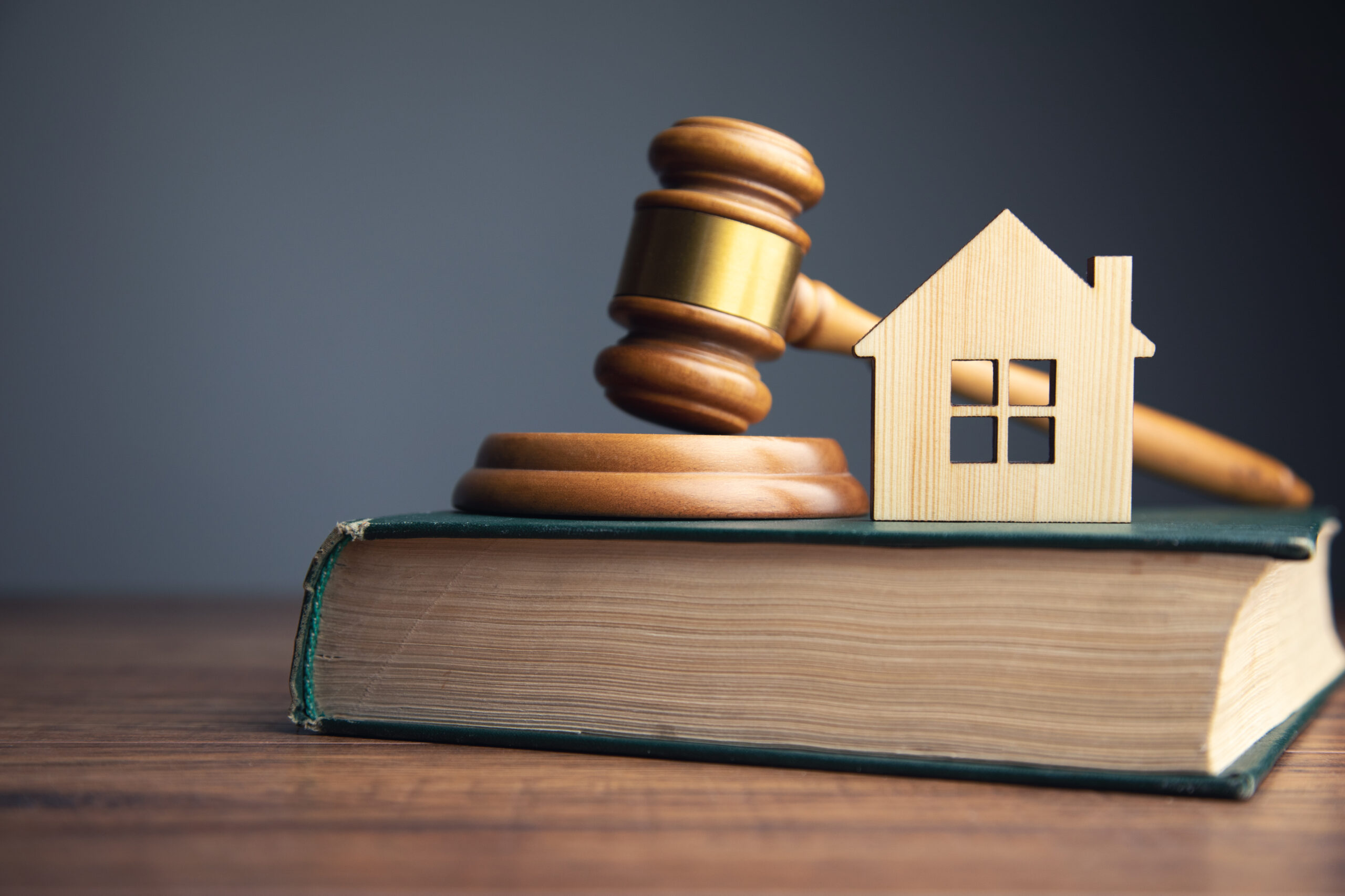 Five-Reasons-to-Hire-a-Lawyer-When-Selling-Your-Home-scaled